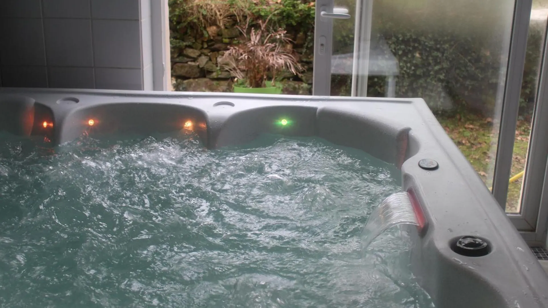 Сasa de vacaciones Le Clos De Penguily Broceliande 16 Couchages Spa Mauron